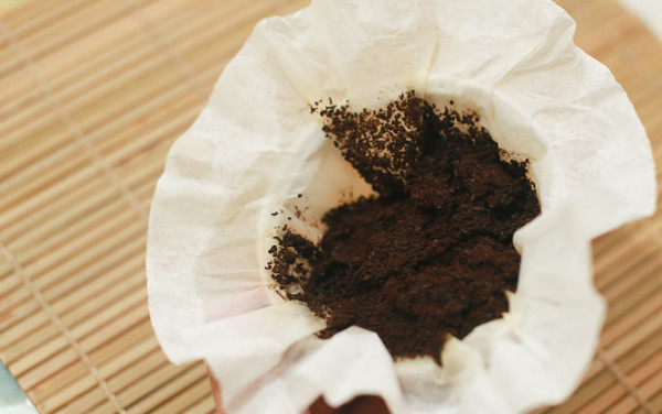 4_Coffee-Grounds-600x376